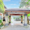 Отель OYO 94009 Homestay Ndalem Kademangan, фото 21