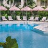 Отель Hampton by Hilton Grand Cayman Seven Mile Beach, фото 35