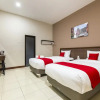 Отель RedDoorz Plus near Ronggowarsito Museum Semarang, фото 5
