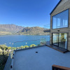 Отель Stunning Lakeview QT Holiday House, фото 16