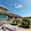 Отель OV23 House on Stilts with Beachy Decor, Located near Beach, Balcony, Shared Pool, фото 26
