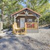 Отель Quiet Caledonia Cabin: 18 Mi to Council Bluff Lake в Парке-Хиллсе