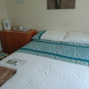 Отель Room in Guest Room - Double With Shared Bathroom Sleeps 1-2 Located 5 Minutes From Heathrow Dsbyr, фото 2