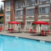 Отель Elk Lake Inn & Suites Victoria, фото 16