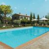 Отель A Peaceful Farmhouse in Cortona with Swimming Pool, фото 8