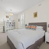 Отель Light Filled Charming Townhouse in Paddington, Paddington, фото 5