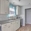 Отель Beach-themed Retreat: 10 Mi to Downtown Charleston, фото 3