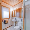 Отель Red Fox Retreat - 2BR/2BA Tri-Level Home, фото 7
