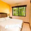 Отель Updated budget condo centrally located at 5 minute drive from 4 beaches, фото 2