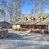 Отель The Captains Quarters in Rogers w/ Covered Porch!, фото 1