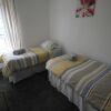Отель High Street 3 Bedroom House Near Cardiff by Cardiff Holiday Homes, фото 2