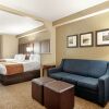 Отель Comfort Suites Airport, фото 40