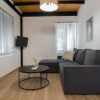 Отель Zalman's Ground Floor 1BR Place, фото 1
