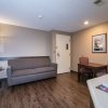 Отель Guest Inn & Suites - Midtown Medical Center, фото 29