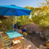 Отель Casa Contenta - Charming East Side Family Home With Hot Tub, Walk to Canyon Rd, фото 24