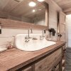 Отель Cedar Brae Chalet Chalet 2 NW Comfy Cabins, фото 6