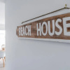 Отель Entire Waterfront House - Boat Shed - 3 Kitchens, фото 1