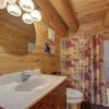 Отель Longwalker Lodge, 3 Bedrooms, Hot Tub, Game Room, Sleeps 9, фото 13