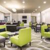 Отель La Quinta Inn & Suites by Wyndham Clifton Park, фото 27