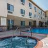 Отель Comfort Suites Bakersfield, фото 11