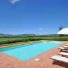 Отель Spacious Farmhouse in Pienza with Swimming Pool, фото 6