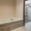 Отель Quality Suites Kansas City International Airport, фото 12