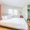 Отель Luxury 4BR House Located 15 min to FQ and Downtown, фото 5
