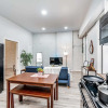 Отель Park Ave Townhome w/parking by CozySuites, фото 1