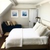 Отель Marina Retreat - Stunning 4 bedroom, 3 bathroom house with harbour views!, фото 2
