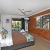 Отель Red Door Beach House - Marcoola Beach - PET FRIENDLY, FOXTEL, WIFI, 500 BOND, Linen Supplied, фото 2
