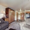 Отель Bright Scenic Studio Walk To Ski And Apres-ski - Sleeps 4 Studio Bedroom Condo by RedAwning, фото 22