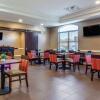 Отель Comfort Inn & Suites near Six Flags, фото 22