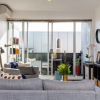 Отель Mika, 2bdr Fitzroy pad With Secure Parking, фото 1