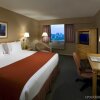 Отель Holiday Inn Express Vancouver Airport Richmond, an IHG Hotel, фото 8