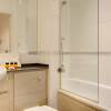 Отель Spacious City Centre Apartment with 2 En-suites, фото 8