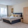 Отель 5 Bed/4 Bath At Wembley Stadium & Free Parking, фото 2