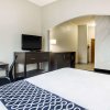 Отель La Quinta Inn & Suites by Wyndham Pontoon Beach, фото 6