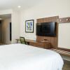 Отель Holiday Inn Express & Suites Lake Forest, an IHG Hotel, фото 17