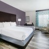 Отель La Quinta Inn & Suites by Wyndham DFW Airport West - Euless, фото 34