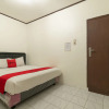 Отель RedDoorz near Pondok Indah Water Park, фото 3