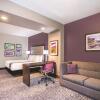 Отель La Quinta Inn & Suites by Wyndham Clifton Park, фото 3