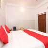 Отель OYO 14185 Laxmi Yellow Guest House, фото 14