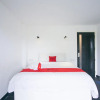 Отель Formerly RedDoorz Premium near Senggigi Beach, фото 21