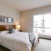Отель Walk to Beach 2-bdrm w/ Pool, Gym, Rooftop Lounge, фото 18