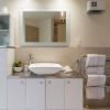 Отель Large Distinctive AND Spacious Family Home, фото 8