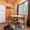 Отель Knotty Pine Chalet - 2br/1ba/walk To Lake And Village/fireplace/wifi/smarttv/barbeque/fencedyard 2 B, фото 9