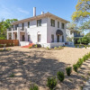 Отель Newly Renovated Historic San Antonio Stunner 4 Bedroom Home, фото 1