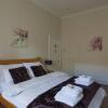 Отель Most central luxury apartment - sleeps 4 & FREE parking!, фото 5