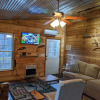 Отель Deep Creek Hideaway 2 Bedroom Cabin by RedAwning, фото 12