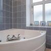 Отель Connaught House - 2 Bedroom Apartment - Tenby, фото 9